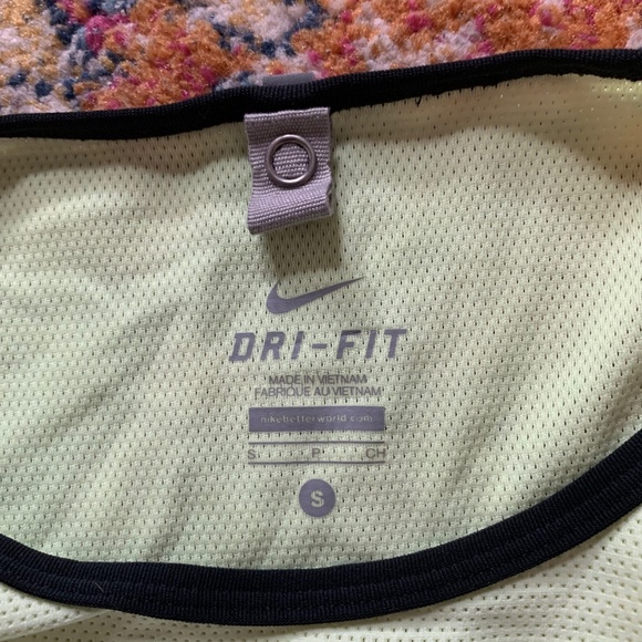 Nike dri fit shrug - Picture 3 of 6